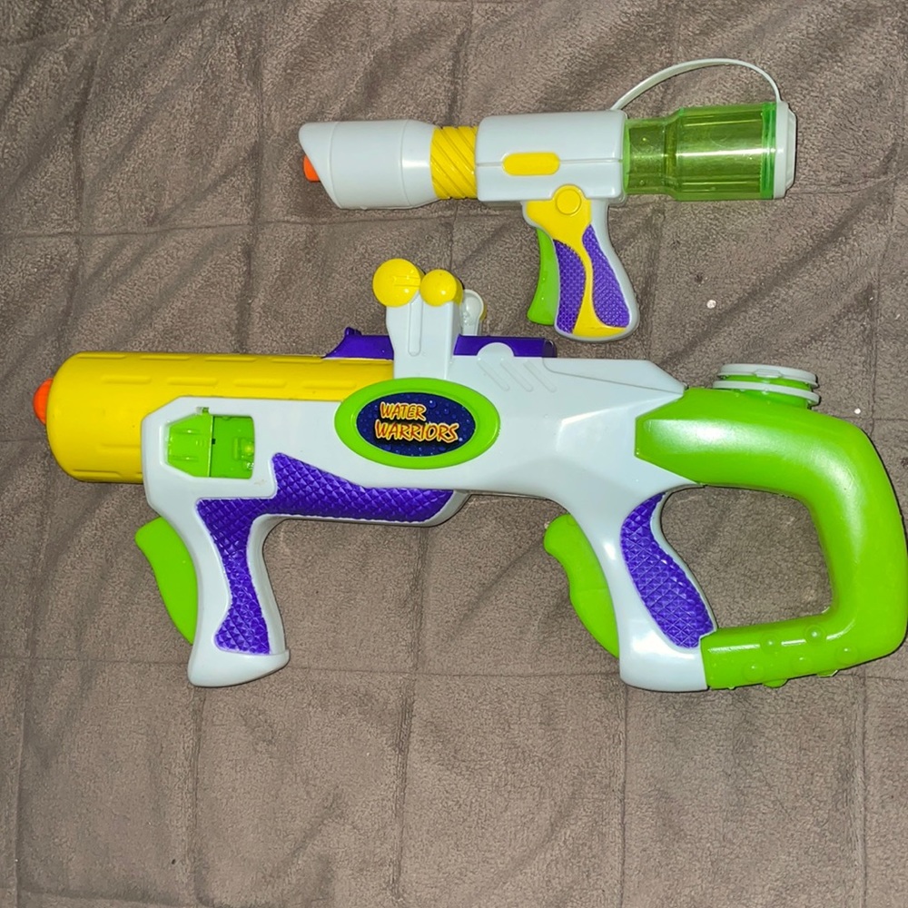 2 Water Warriors water guns